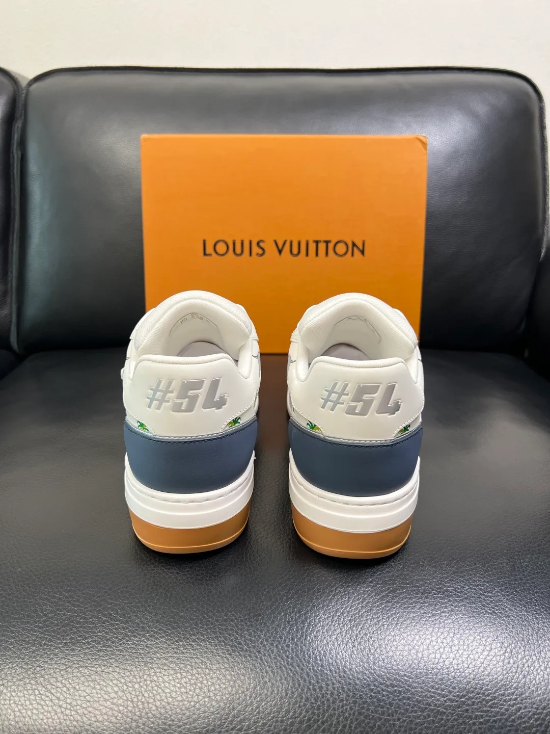 Men's shoes 💰 940 Lv high quality top crafts Louis Vuitton, sports sneakers counter synchronization, uppers imported from Italy, high-quality splicing colorful complex crafts, imported mesh pads soft and comfortable, soles: original soles specially provided by the original factory, T men's shoes 💰U exclusive movable molded soles super comfortable, original factory single goods, code number 39-44 (customized 38 45)